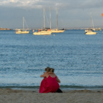 Palmanova - Familienstrand mit Piratenschiff Palmanova in der Abendsonne
