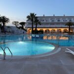 Hotel Blau Punta Reina: Familienhotel auf Mallorca im Test Pool bei Nacht